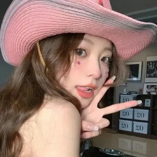 萝莉与太妹的友谊《下妻物语》深田恭子土屋太凤：穿洛丽塔的乖乖女与骑重机车的暴走族爆笑青春
