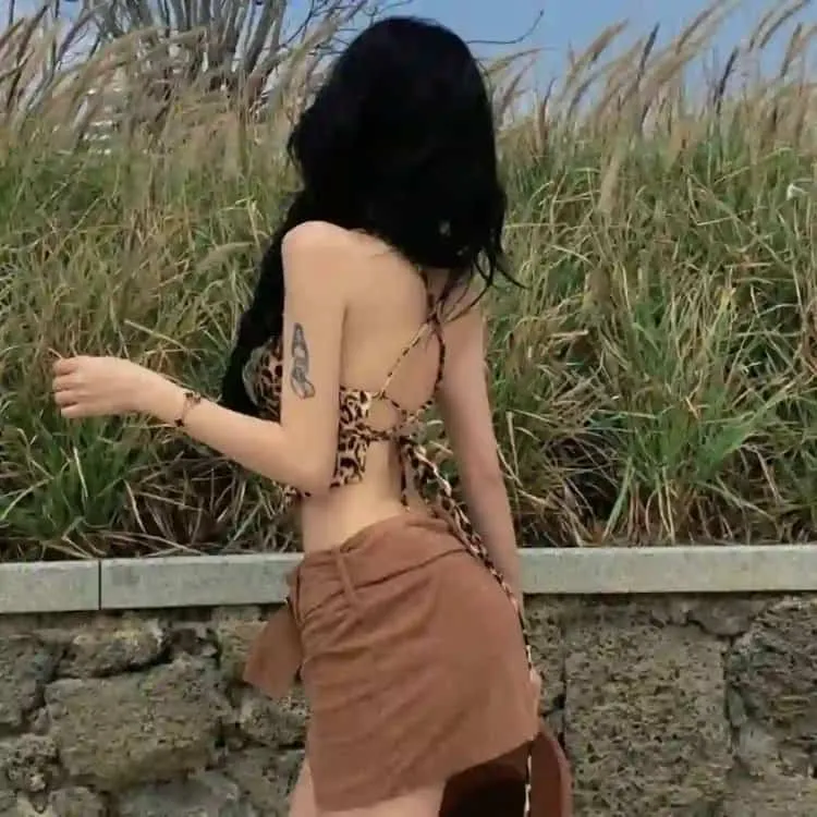 【反战童话】《哈尔的移动城堡》原著《魔法阿妈》？(非日影) -> 改用：《玛丽与魔女之花》米林宏昌：继承吉卜力画风的魔幻冒险奇遇